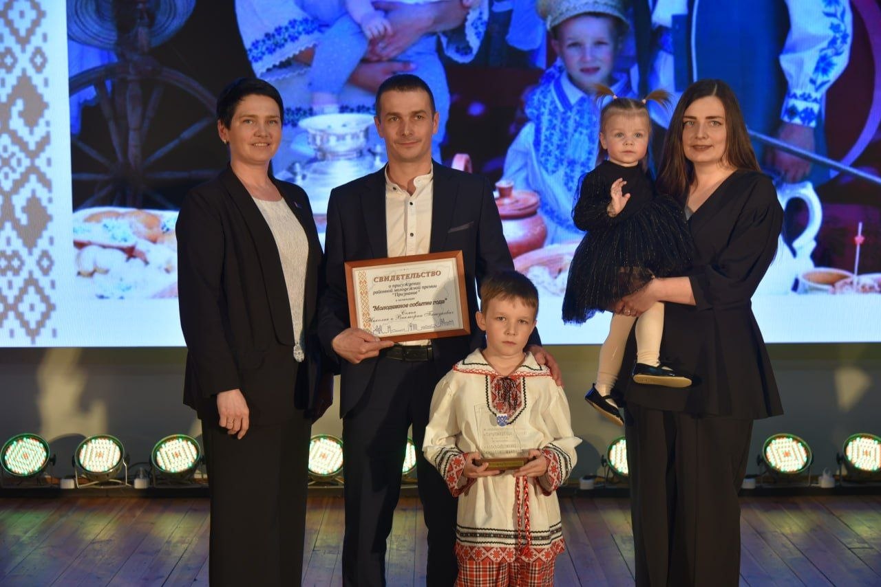 v-glubokom-nazvali-laureatov-traditsionnoy-rayonnoy-molodezhnoy-premii-priznanie_5