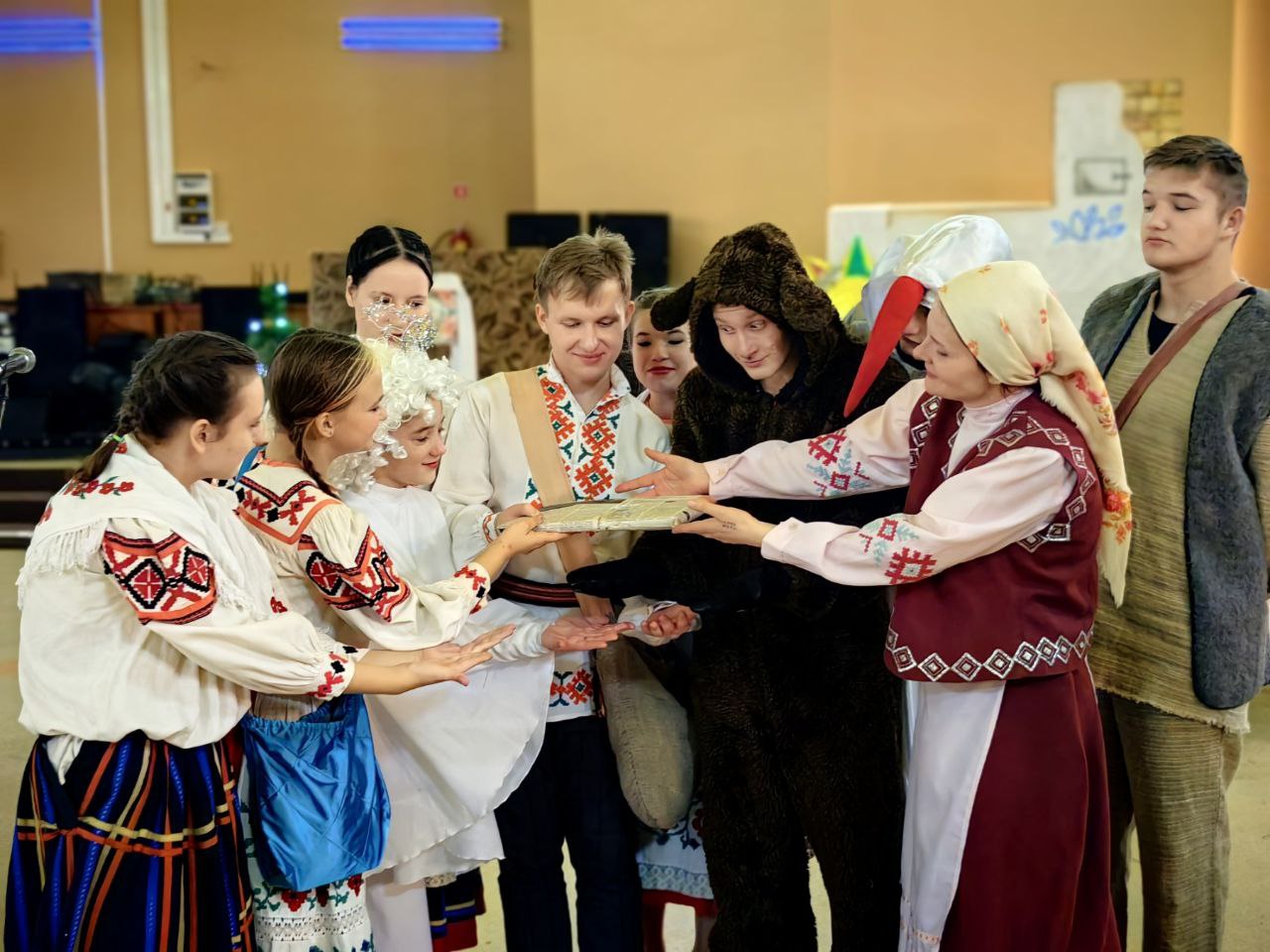 v-glubokskom-gorodskom-dome-kultury-proshli-prazdnichnye-meropriyatiya-posvyashchennye-rozhdestvu-kh_5
