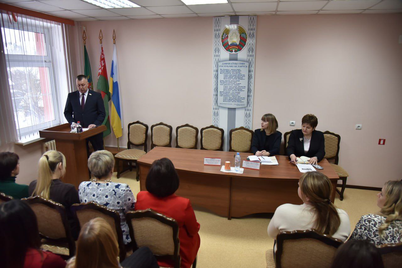 v-ramkakh-edinogo-dnya-informirovaniya-sostoyalas-vstrecha-deputata-palaty-predstaviteley-natsionaln_5