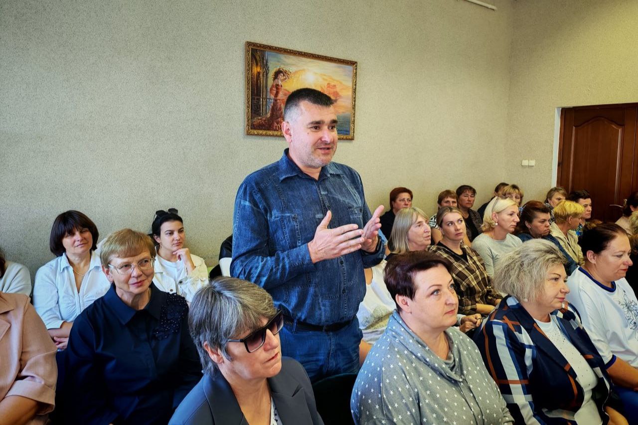 izvestnyy-belorusskiy-pisatel-zhurnalist-rukovoditel-izdatelstva-belarus-i-soyuza-pisateley-belarusi_2