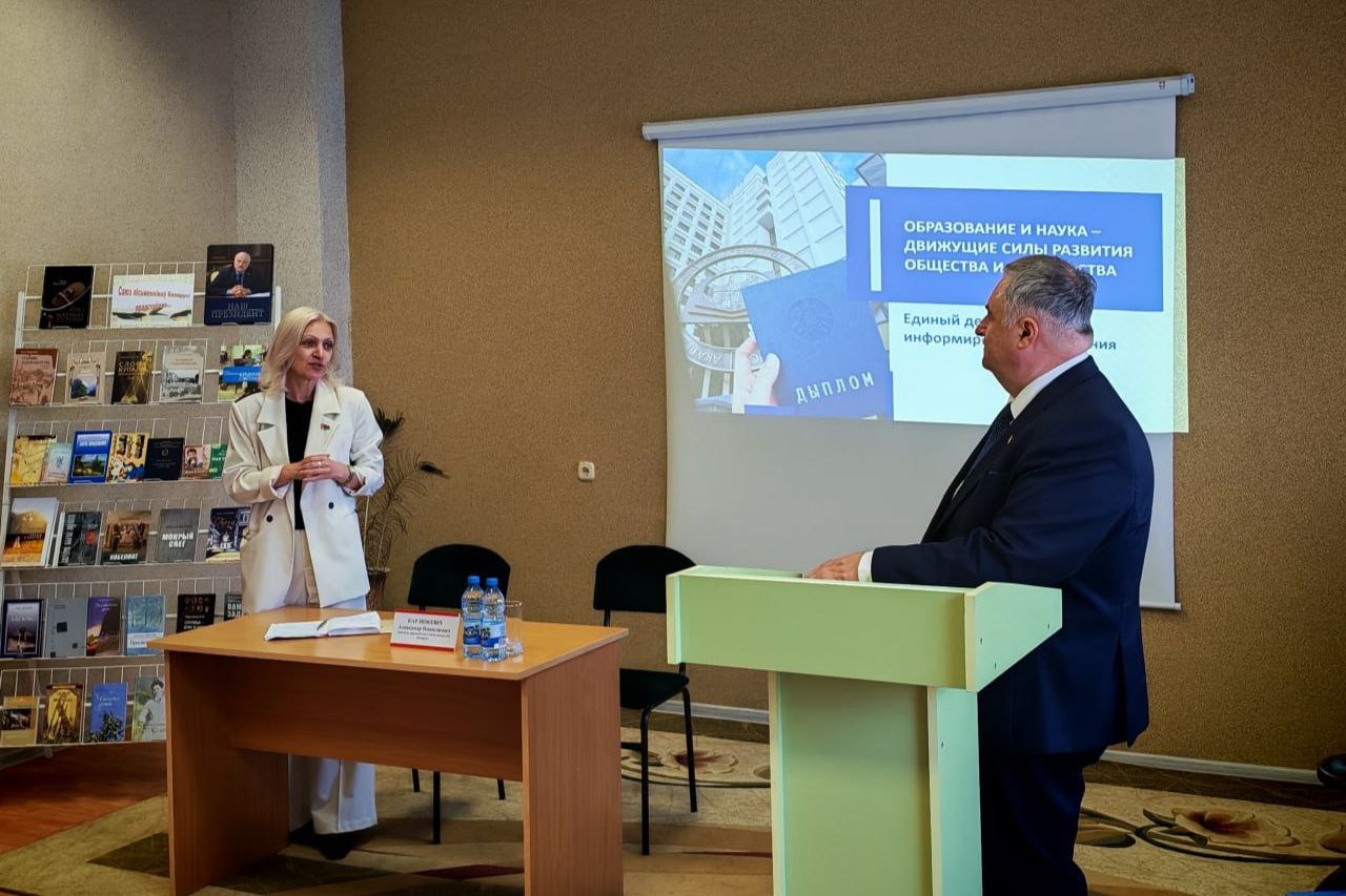 izvestnyy-belorusskiy-pisatel-zhurnalist-rukovoditel-izdatelstva-belarus-i-soyuza-pisateley-belarusi_5