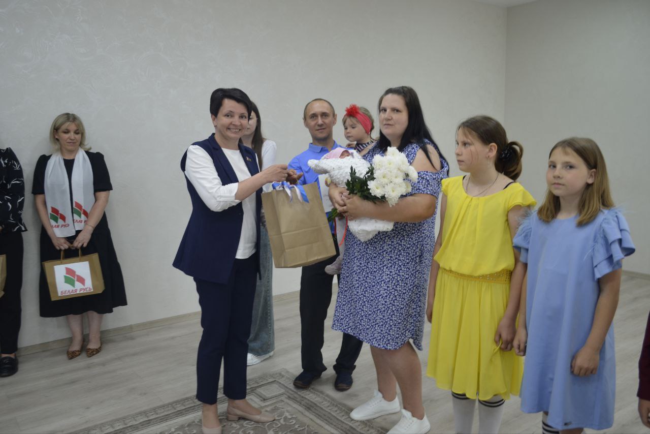 sedmoy-rebenok-v-seme-rodilsya-nakanune-dnya-nezavisimosti-u-glubochan-lyudmily-i-borisa_2