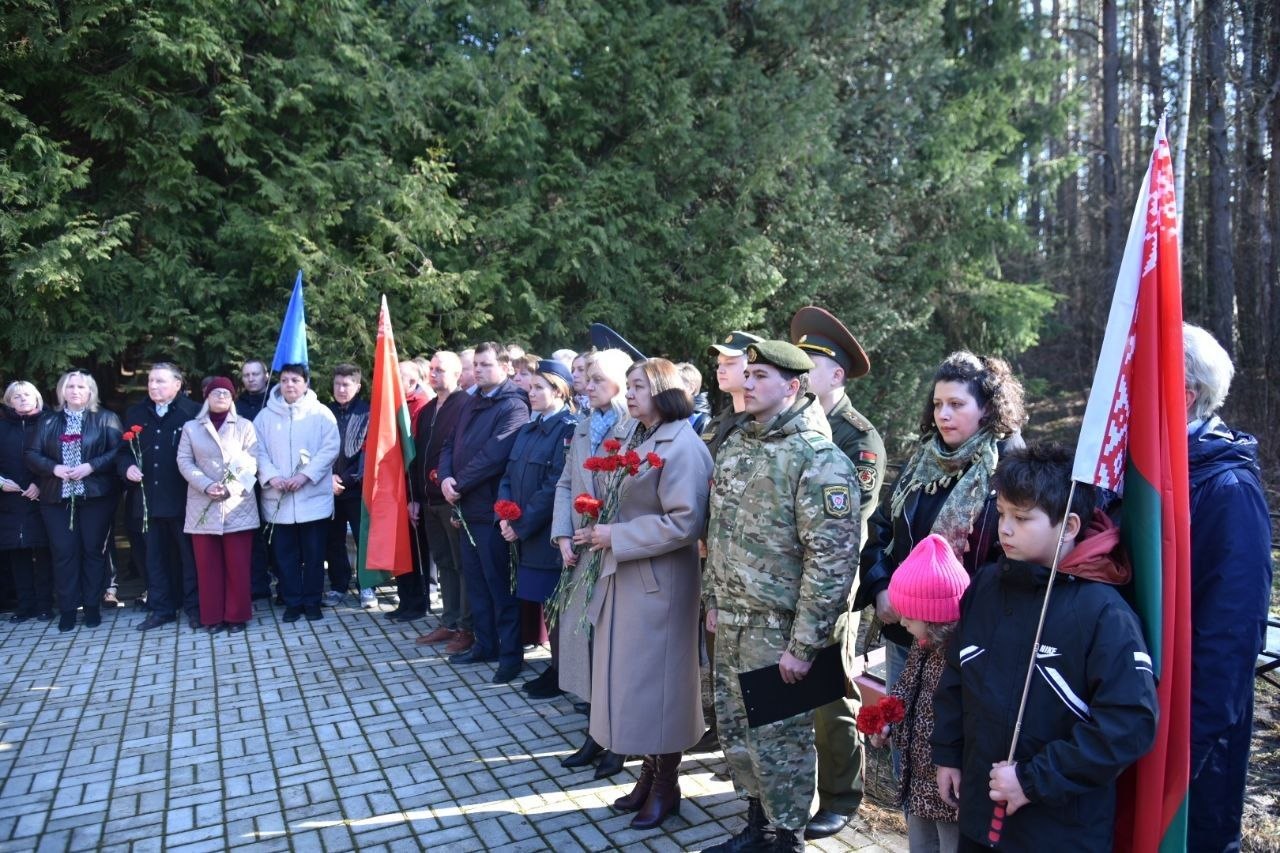 22-marta-vsya-belarus-traditsionno-sklonyaet-golovy-v-znak-skorbi-po-zhertvam-tragedii-khatyni-i-dru_1