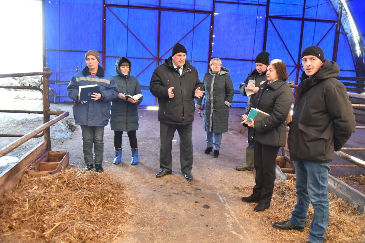 predsedatel-glubokskogo-rayispolkoma-aleksandr-shubskiy-i-predsedatel-glubokskogo-rayonnogo-soveta-d_1