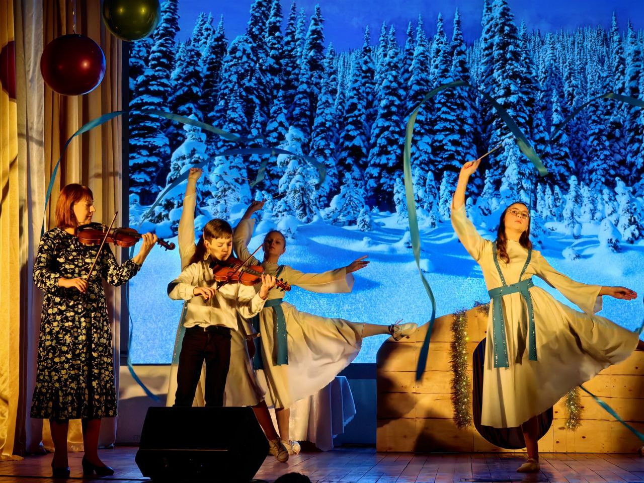 v-glubokskom-gorodskom-dome-kultury-proshli-prazdnichnye-meropriyatiya-posvyashchennye-rozhdestvu-kh_14