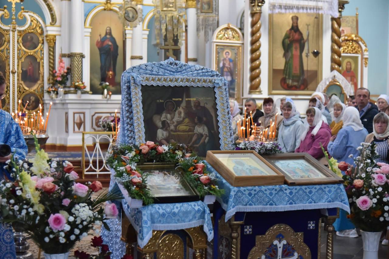 v-sobore-rozhdestva-presvyatoy-bogoroditsy-otmetili-prestolnyy-prazdnik_4