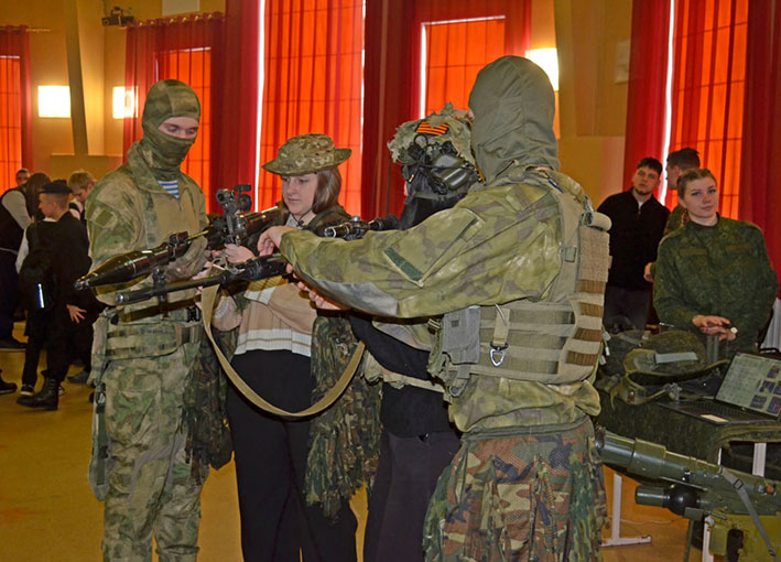 v-glubokskom-gorodskom-dome-kultury-proshla-aktsiya-gotovy-rodine-sluzhit-_2