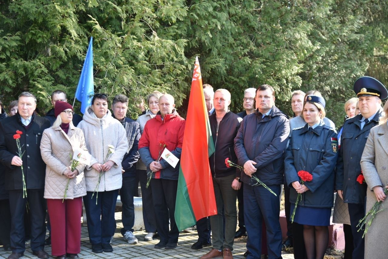 22-marta-vsya-belarus-traditsionno-sklonyaet-golovy-v-znak-skorbi-po-zhertvam-tragedii-khatyni-i-dru_4