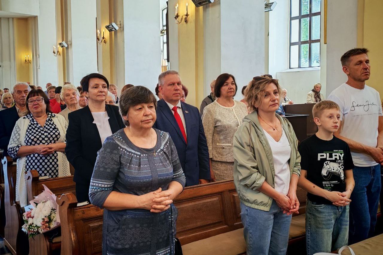 v-kostele-svyatoy-troitsy-v-glubokom-otprazdnovali-35-letie-sluzheniya-v-belarusi-i-v-glubokom-seste_8