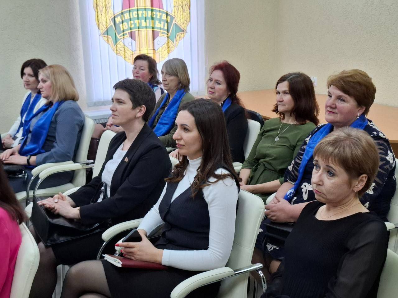 o-zhenshchiny-slavim-vash-trud-kruglyy-stol-priurochennyy-k-zhenskomu-dnyu-proshel-v-glubokskom-arkh_1
