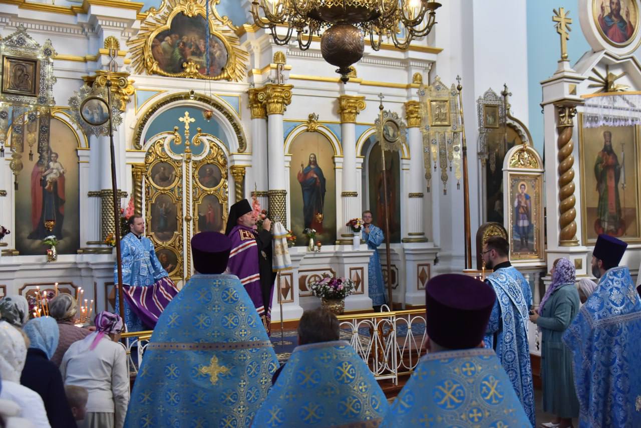 v-sobore-rozhdestva-presvyatoy-bogoroditsy-otmetili-prestolnyy-prazdnik_10