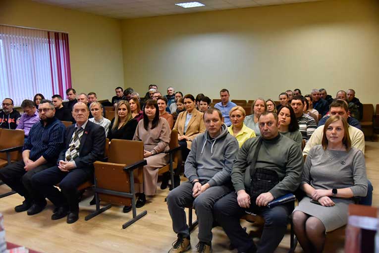 deputaty-vedut-aktivnuyu-rabotu-sredi-trudovykh-kollektivov-nakanune-vyborov_0