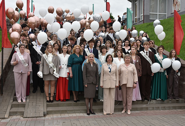 proshchanie-so-shkoloy-yarkiy-prazdnik-dlya-vypusknikov-glubokogo_2