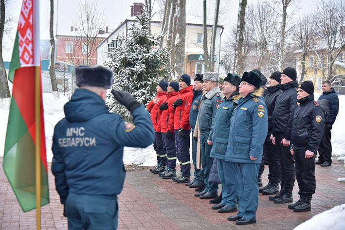 v-glubokom-startoval-mezhdunarodnyy-seminar-spetsialistov-vodolazno-spasatelnykh-sluzhb-_2