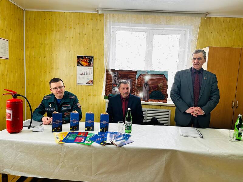 glubokoe-v-derevne-mosar-proshel-selskiy-skhod_0