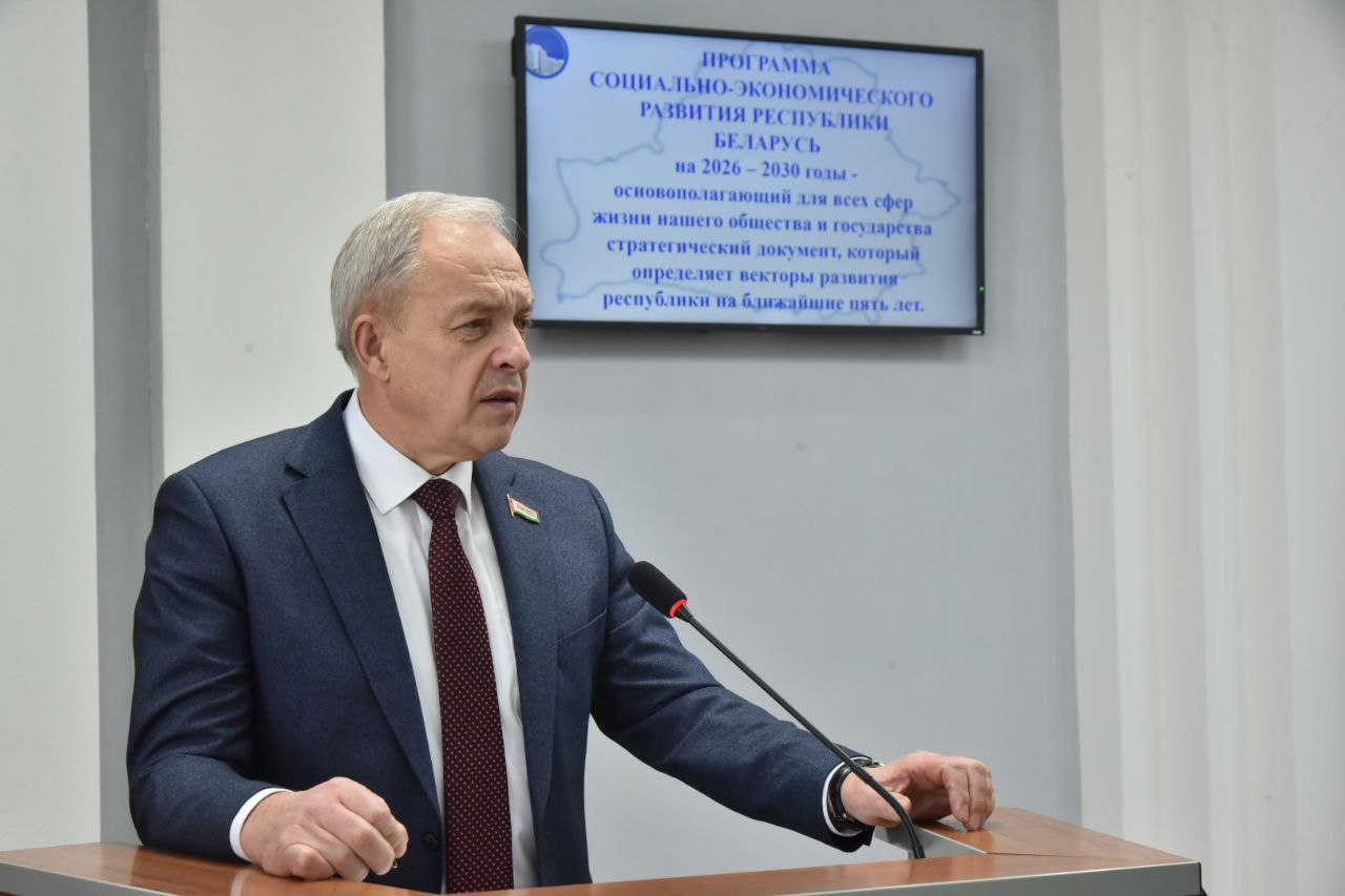 predsedatel-palaty-predstaviteley-natsionalnogo-sobraniya-respubliki-belarus-igor-sergeenko-provel-v_2