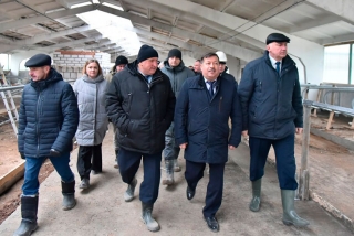 Министр сельского хозяйства Анатолий Линевич посетил стройплощадку нового
комплекса  «Мерецкие»