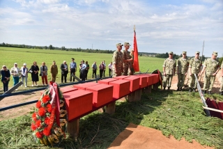 На гражданском кладбище у деревни Заборье Глубокского района перезахоронили останки 15 советских воинов