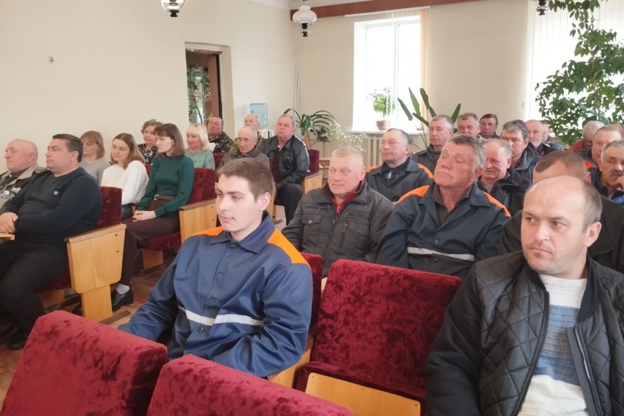 oblastnye-i-rayonnye-informatsionnye-gruppy-posetili-trudovye-kollektivy-glubochchiny_0