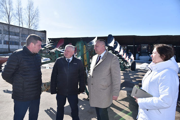 glubokskiy-rayon-gotovnost-agrariev-k-vykhodu-v-polya-otsenil-deputat-palaty-predstaviteley-anatoliy_0