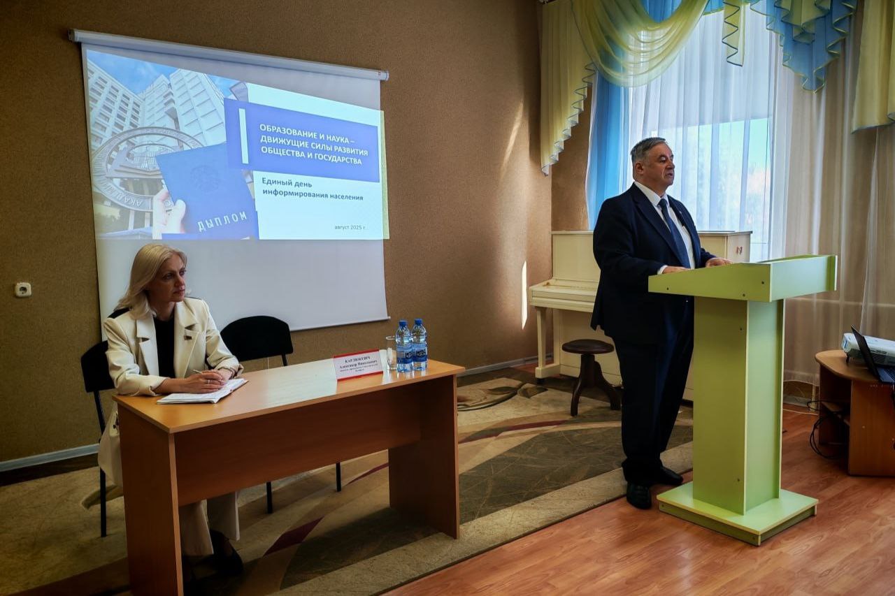 izvestnyy-belorusskiy-pisatel-zhurnalist-rukovoditel-izdatelstva-belarus-i-soyuza-pisateley-belarusi_3
