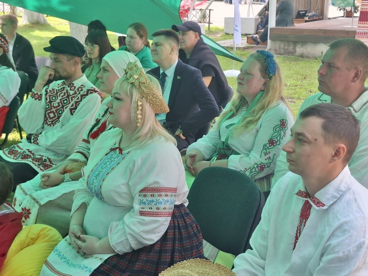 v-podsvile-proshel-vlastelin-sela-_9