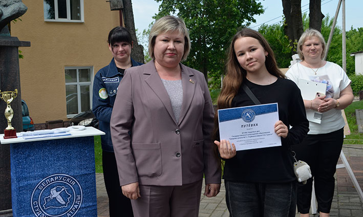 molodezh-glubochchiny-poluchila-putevki-v-trudovoe-leto-2025_3