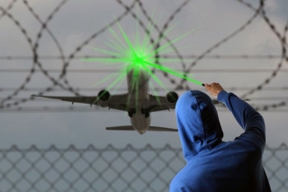 Об использовании лазерных излучателей (указок)