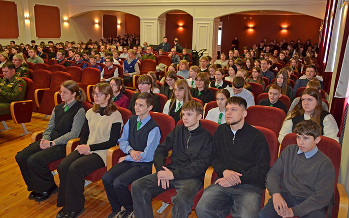 v-glubokskom-gorodskom-dome-kultury-proshla-aktsiya-gotovy-rodine-sluzhit-_1