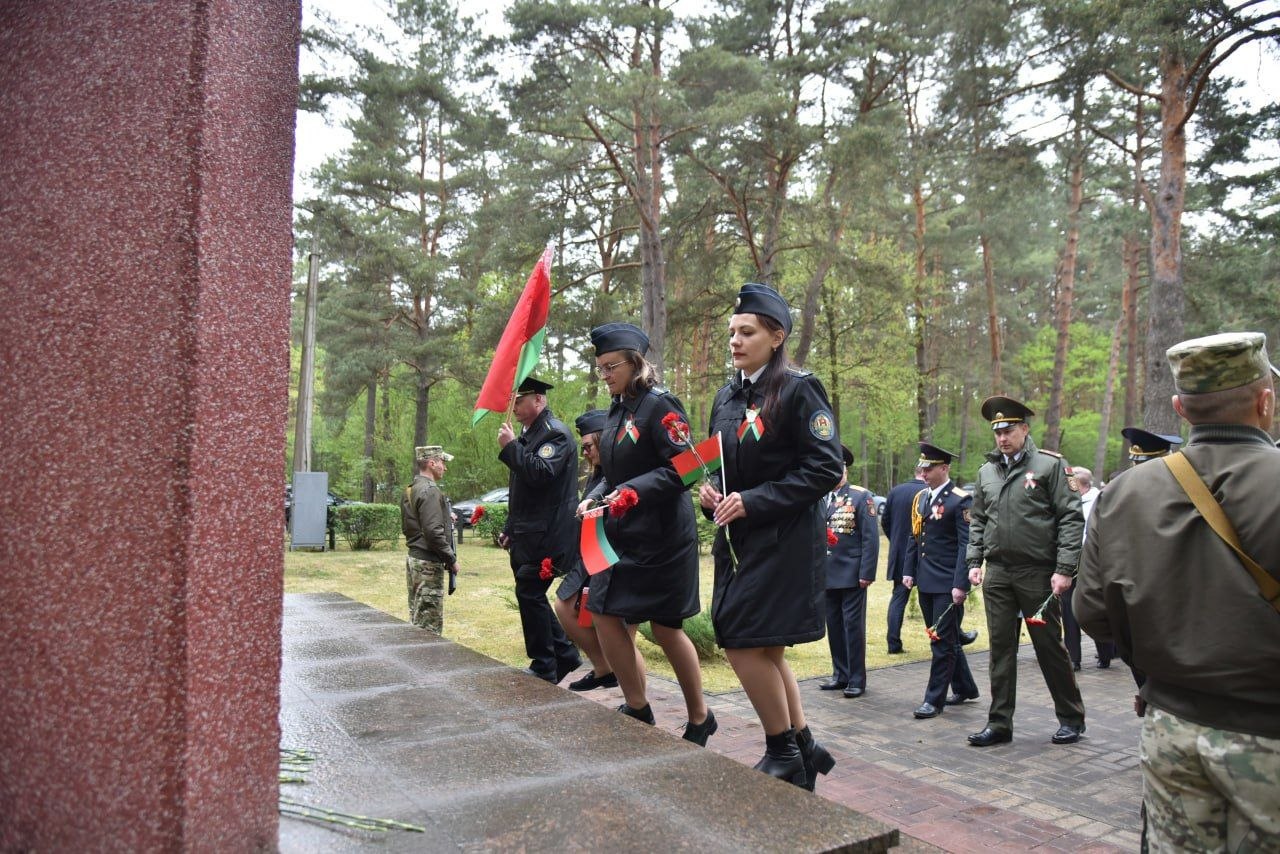 pamyat-vysechennaya-v-kamne-i-serdtsakh-v-urochishche-borok-proshel-miting-rekviem_5