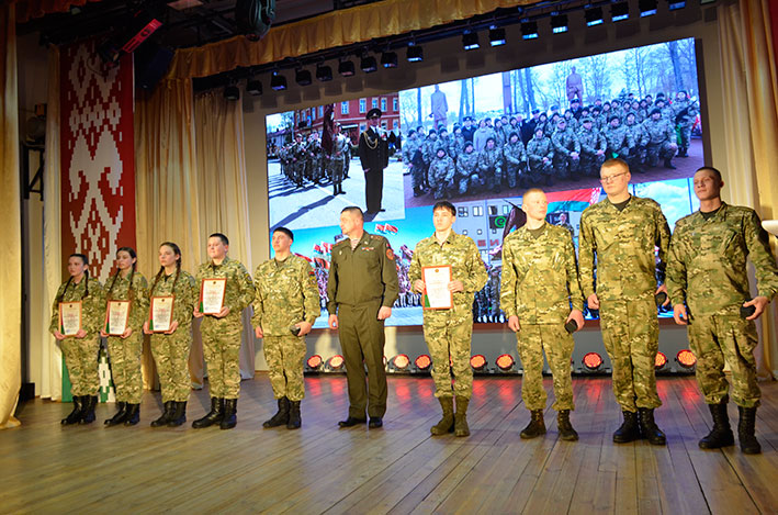 v-glubokom-proshyel-prazdnichnyy-kontsert-posvyashchyennyy-dnyu-zashchitnikov-otechestva-i-vooruzhye_4