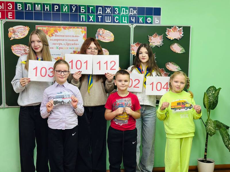 glubokoe-yunye-spasateli-i-rabotniki-mchs-razzhigayut-ogon-znaniy_7