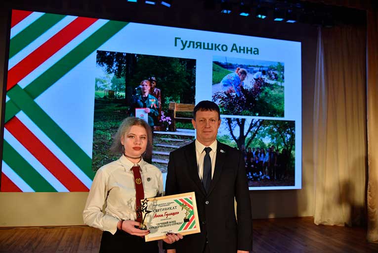 torzhestvennaya-tseremoniya-vrucheniya-molodezhnoy-premii-priznanie-proshla-v-glubokom_4