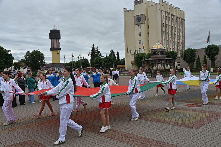 proshchanie-so-shkoloy-yarkiy-prazdnik-dlya-vypusknikov-glubokogo_3