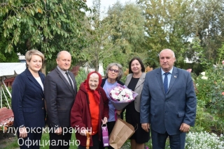 Руководство района поздравило долгожительницу
с Днём рождения