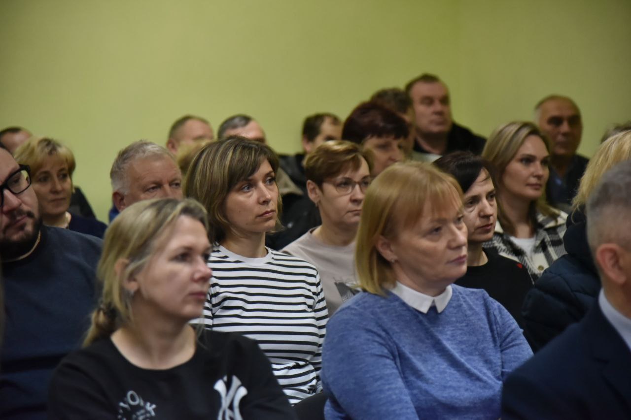 natalya-markovich-vstretilas-s-trudovymi-kollektivami-rayona-i-obsudila-khod-elektoralnoy-kampanii_4
