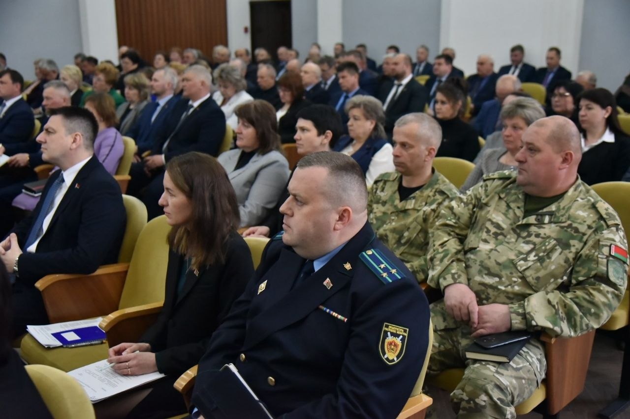 v-glubokom-proshlo-zasedanie-glubokskogo-rayonnogo-ispolnitelnogo-komitata_0