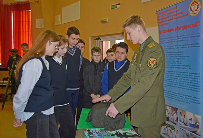 v-glubokskom-gorodskom-dome-kultury-proshla-aktsiya-gotovy-rodine-sluzhit-_9