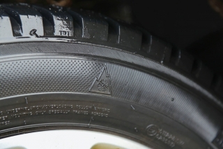 В связи с ухудшением погодных условий
Госавтоинспекция рекомендует водителям заранее позаботиться о замене летних шин
на зимние. 