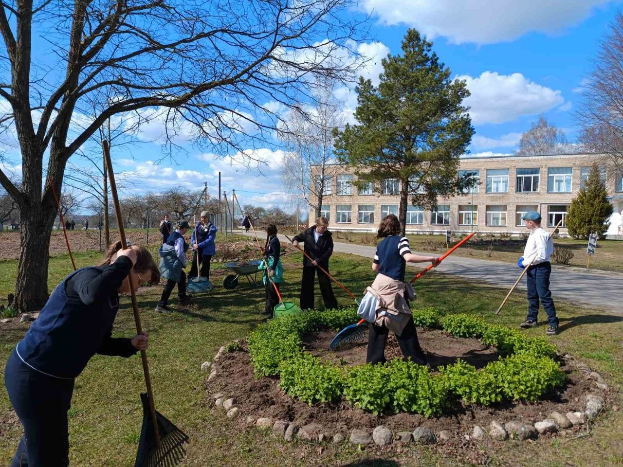 respublikanskiy-subbotnik-proshel-v-glubokskom-rayone-fotofakt_17