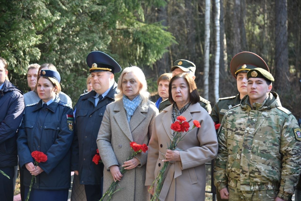 22-marta-vsya-belarus-traditsionno-sklonyaet-golovy-v-znak-skorbi-po-zhertvam-tragedii-khatyni-i-dru_3