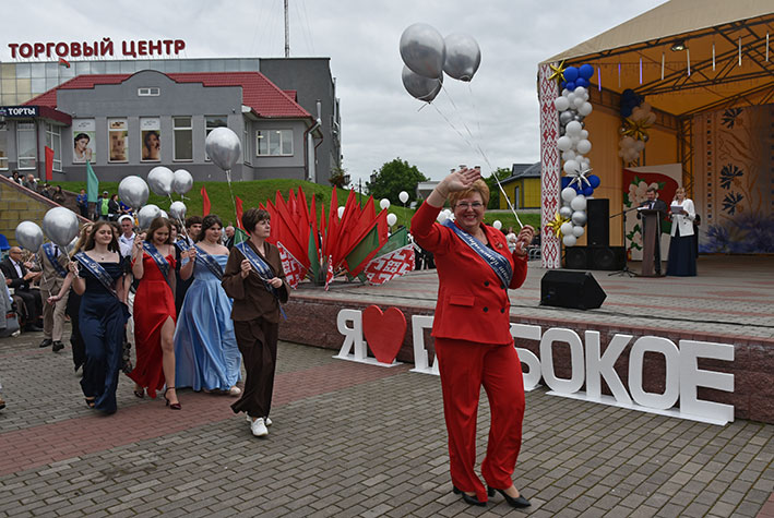 proshchanie-so-shkoloy-yarkiy-prazdnik-dlya-vypusknikov-glubokogo_1