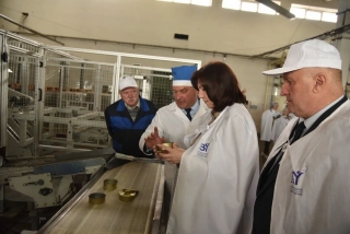 Председатель Совета Республики Наталья Кочанова встретилась с трудовым коллективом Глубокского молочноконсервного комбината