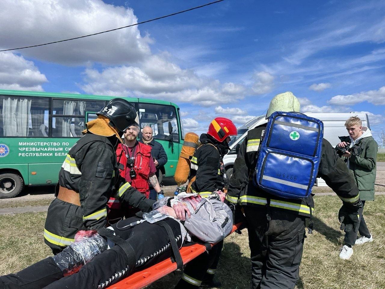 taktiko-spetsialnye-ucheniya-po-reagirovaniyu-na-krupnoe-dtp-proshli-v-glubokskom-rayone_2