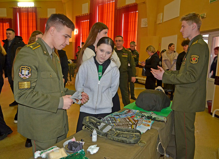 v-glubokskom-gorodskom-dome-kultury-proshla-aktsiya-gotovy-rodine-sluzhit-_6