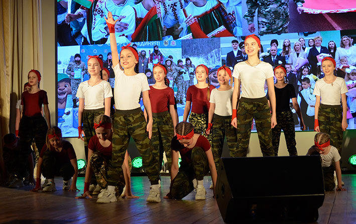 v-glubokom-proshyel-prazdnichnyy-kontsert-posvyashchyennyy-dnyu-zashchitnikov-otechestva-i-vooruzhye_8