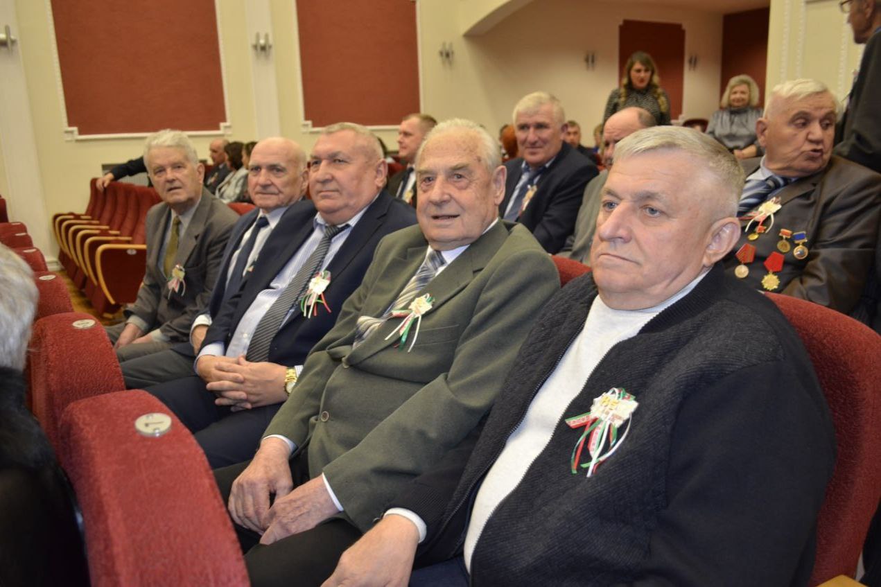 torzhestvennoe-meropriyatie-posvyashchennoe-85-letiyu-glubokskogo-rayona-proshlo-v-gorodskom-dome-ku_1