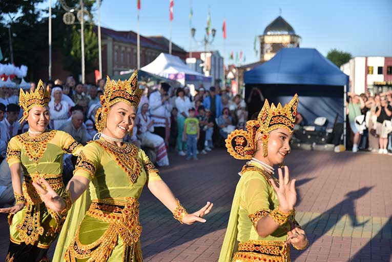 vishnyevyy-festival-v-glubokom-startoval-yarko-_10