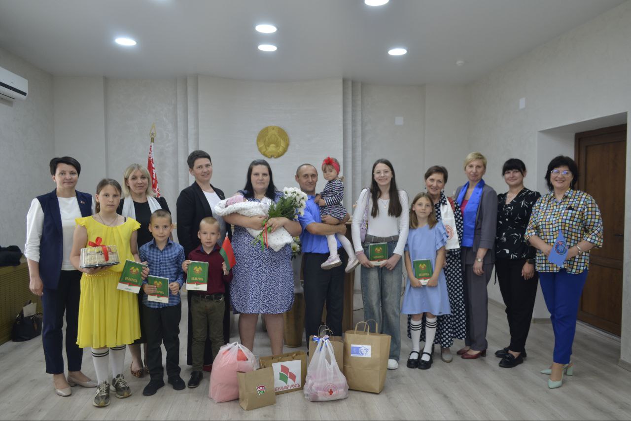 sedmoy-rebenok-v-seme-rodilsya-nakanune-dnya-nezavisimosti-u-glubochan-lyudmily-i-borisa_6