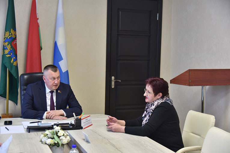 priem-grazhdan-deputat-anatoliy-sivko-reshaet-problemy-glubochan_4